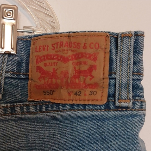 Levi's 550 Men's Tapered Leg Light Wash Blue Jeans Size 42x30 Actual Sz 42W 28L - Picture 7 of 11